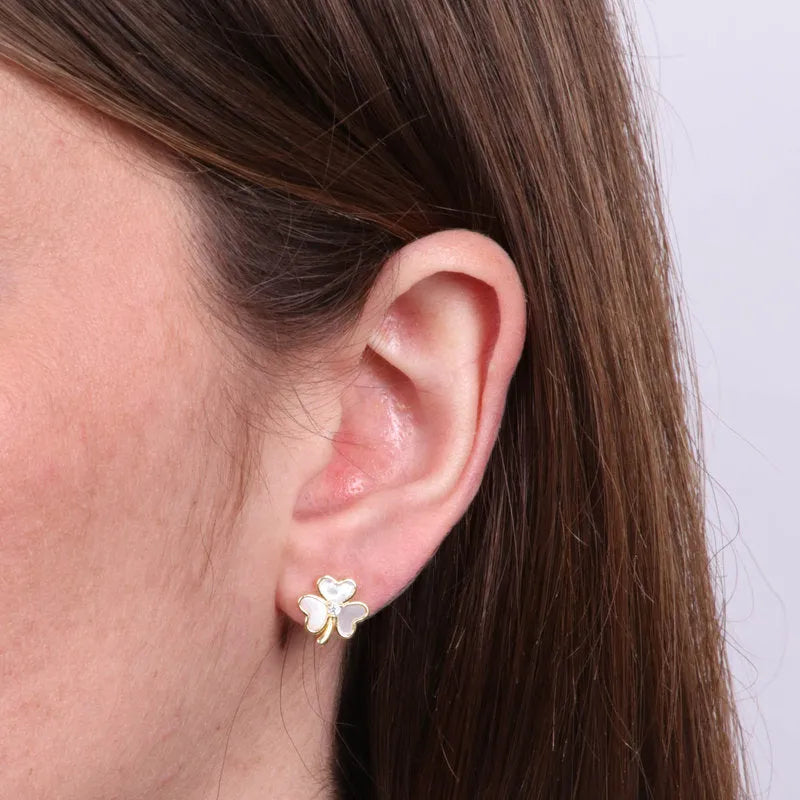 Orecchini in Argento 925 placcata oro con trifoglio a lobo in madreperla