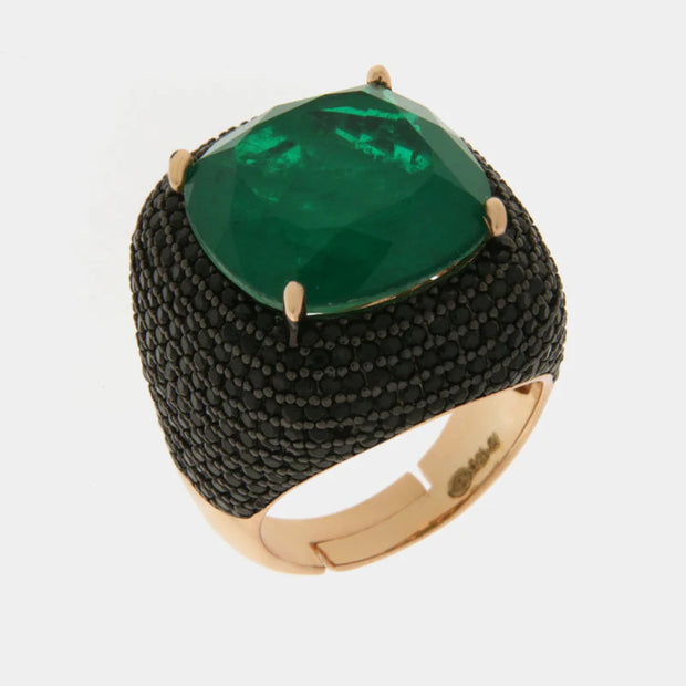 Anello in Argento 925 con grande zircone centrale verde impreziosito da zirconi neri