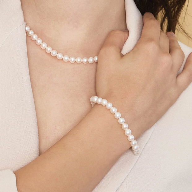 Bracciale con perle coltivate d'acqua dolce 4,5/5 mm e chiusura in oro bianco 18kt