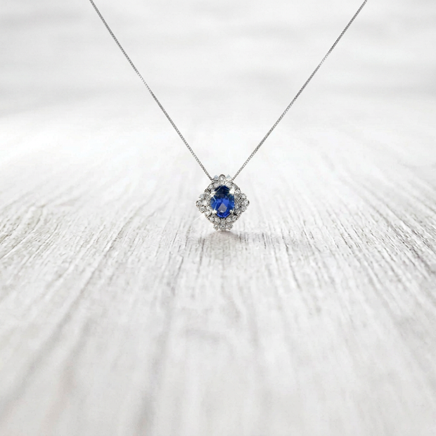 Collana in oro bianco 750% con diamanti e tanzanite