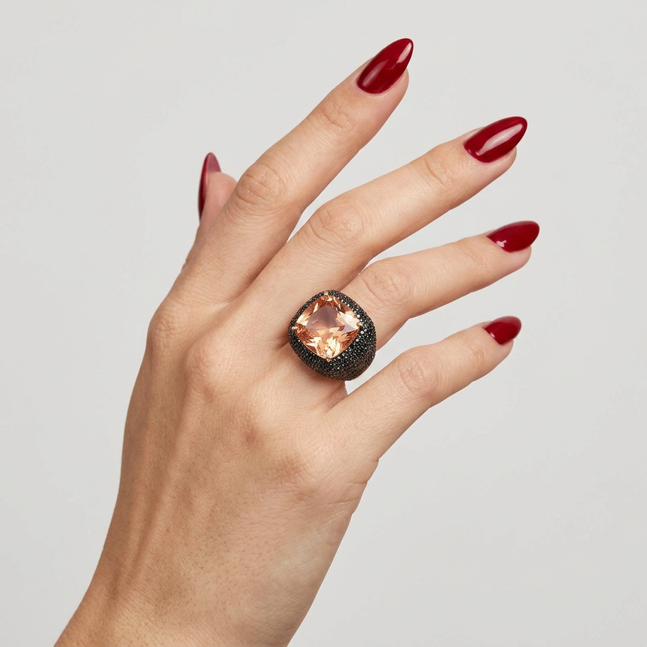 Anello in Argento 925 con grande zircone centrale color champagne con pavè di zirconi neri