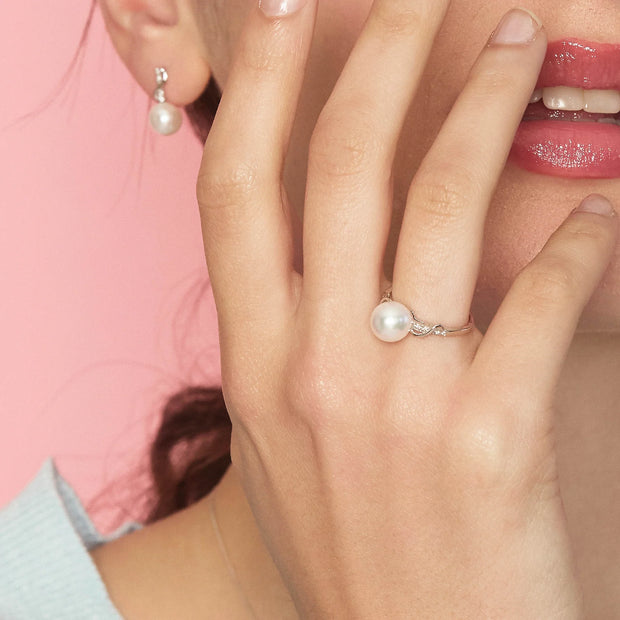 Anello in oro bianco 18kt con perla coltivata d'acqua dolce e diamanti