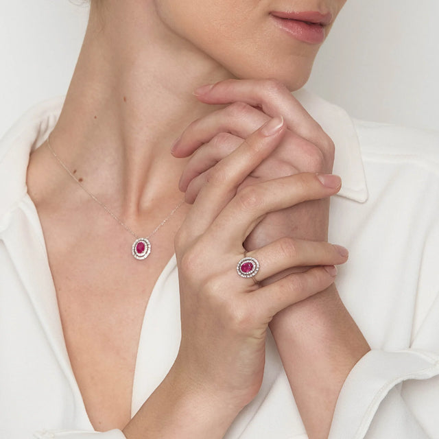 Anello in oro bianco 18kt, diamanti e rubino