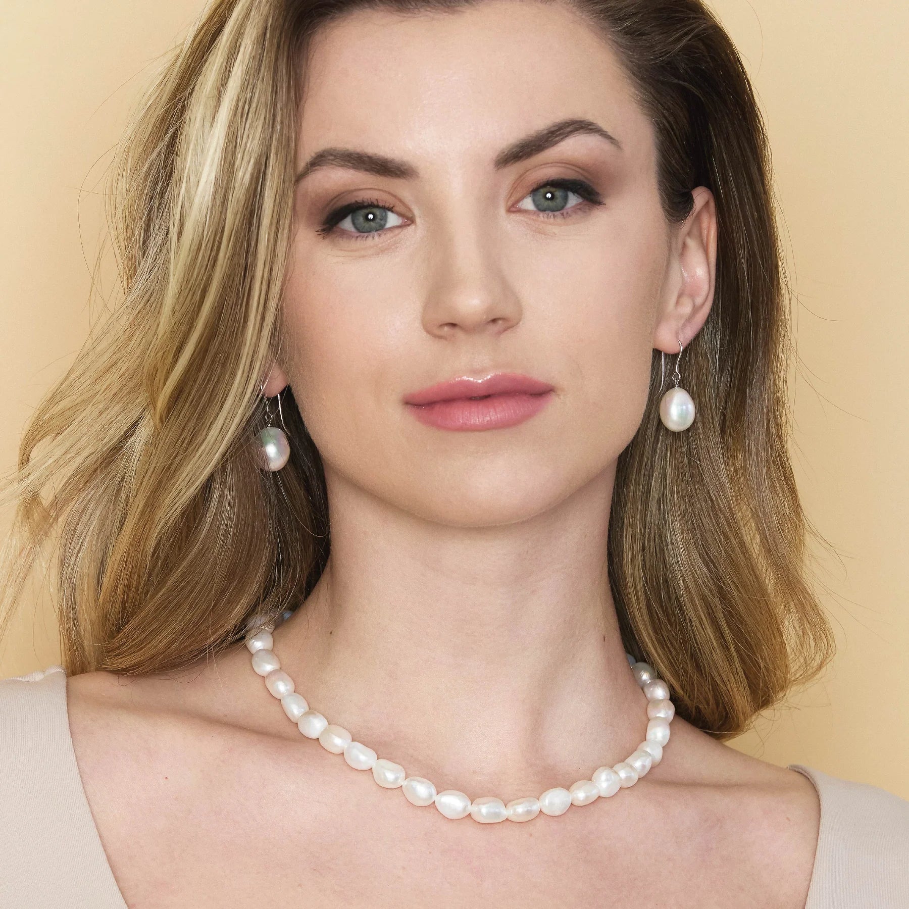 Collana di perle barocche e chiusura in oro giallo 18 kt