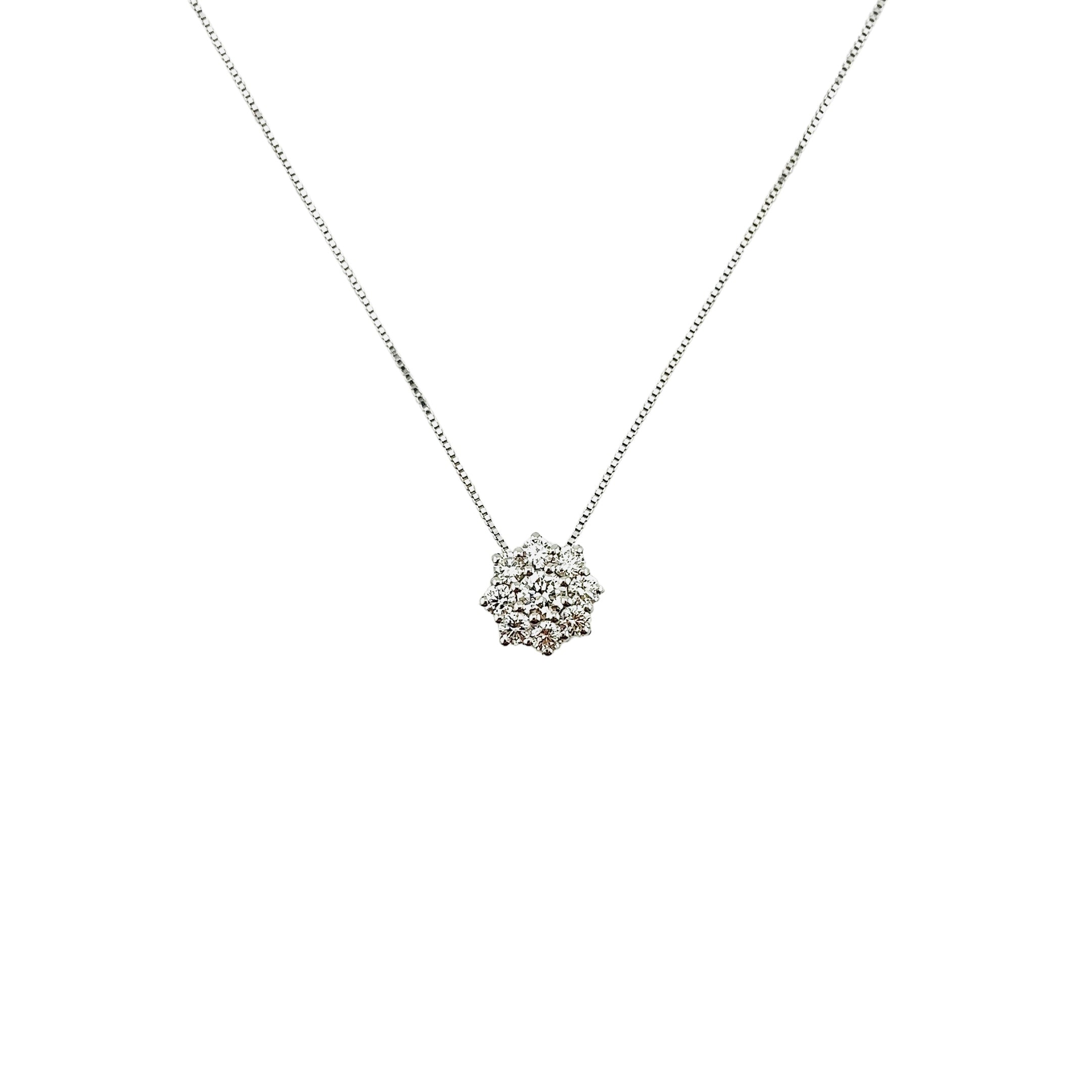 Collana in oro bianco 18 kt con elegante pendente a forma di fiore e diamanti