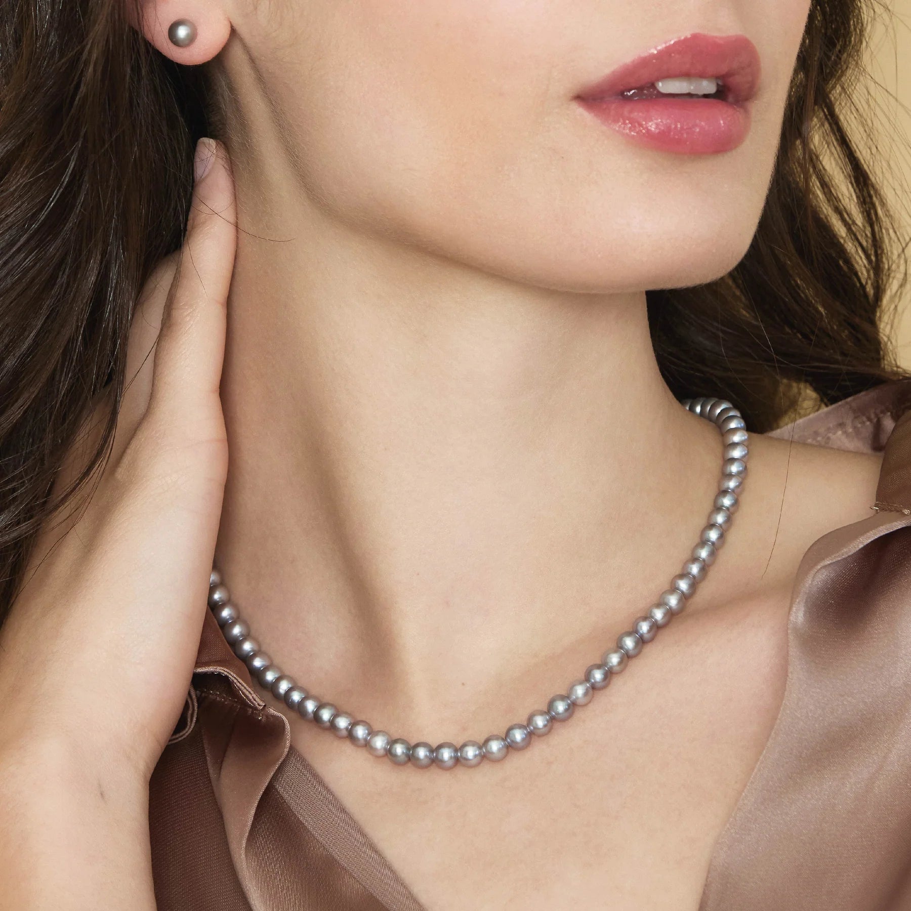 Collana con perle coltivate d'acqua dolce e chiusura in oro 18kt