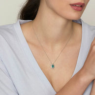 Collana in oro bianco 18 kt con smeraldo e diamanti